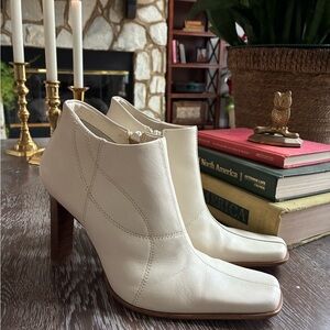 BRONX, Ivory Ankle Booties